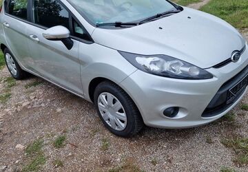 Ford Fiesta 83.500 km 2.950 &euro; Villingen-Schwenningen 78048